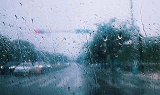 梦见下雨收衣服是什么意思 梦见下雨收衣服是什么意思梦到己故的兄长对嫂子很恩爱