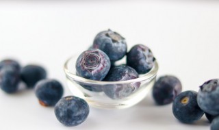 吃蓝莓一天限量吗（吃蓝莓一天可以吃多少）