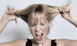 梦到自己掉头发是什么预兆 已婚女人梦到自己掉头发是什么预兆