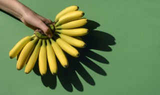 菠萝和香蕉可以一起吃吗（菠萝和香蕉可以一起吃吗吃了会中毒吗）