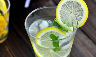 柠檬干片泡水的功效和作用 喝宁柠檬泡水有什么好处