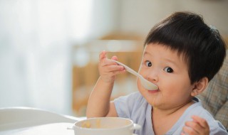 宝宝第一口辅食怎么吃 六个月宝宝第一口辅食怎么吃