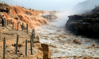 题黄河壶口瀑布古诗赏析（黄河壶口瀑布阅读）