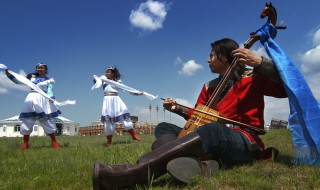 五十六个民族五十六朵花什么歌 五十六个民族五十六朵花什么歌曲