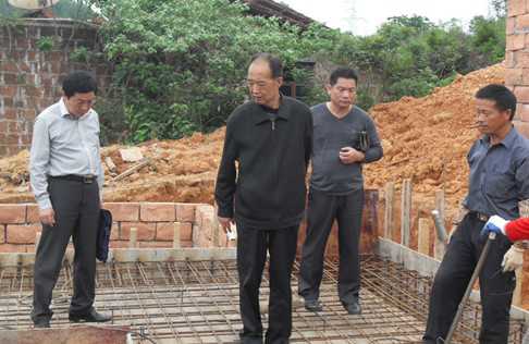 江西余江县农业局加强猪场沼气工程建设的督查