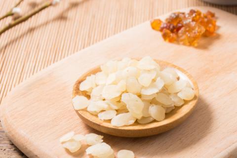 皂角米的吃法和功效 桃胶的吃法和功效