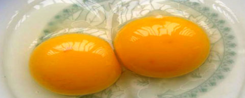 蛋清能不能生吃，蛋清和蛋黄哪个更有营养
