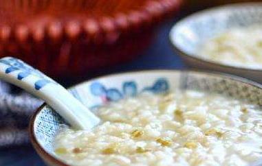 糙米粥的功效与作用 红豆薏米糙米粥的功效与作用