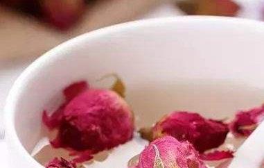 蒲公英玫瑰花茶的功效与作用 蒲公英玫瑰花茶的功效茶的功效与作用