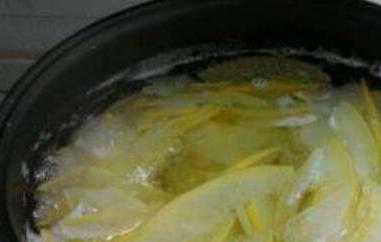 柚子皮煮水的功效与作用 新鲜柚子皮煮水的功效与作用