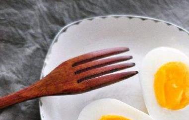 吃水煮蛋的八大好处（吃水煮蛋对身体好吗）