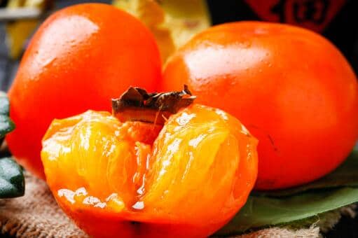 吃柿子的12个禁忌：和螃蟹能一起吃吗（吃柿子能不能和螃蟹一起吃）