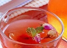 蜂蜜玫瑰花茶的功效与作用（蜂蜜玫瑰花茶的功效与作用及副作用）