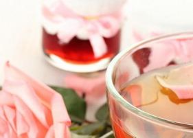 喝玫瑰花柠檬茶的功效和好处 喝玫瑰花柠檬茶的功效和好处禁忌