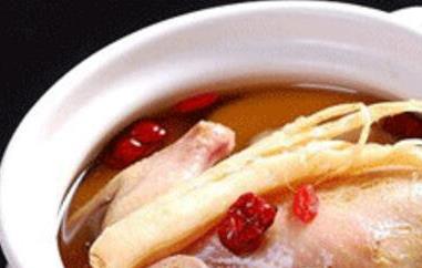 鸽子汤的功效与作用及食用禁忌 鸽子汤的的功效和禁忌