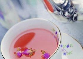 喝玫瑰花茶的好处 喝玫瑰花茶的好处和坏处