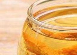 橘子皮和蜂蜜泡水的功效与作用（橘子皮和蜂蜜泡水的功效与作用及禁忌）
