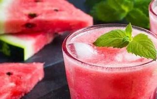 西瓜汁的功效与作用 西瓜汁的功效与作用营养价值