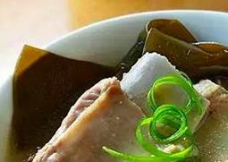 海带排骨汤的功效与作用（绿豆海带排骨汤的功效与作用）