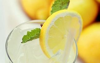喝柠檬水的好处和坏处 每天喝柠檬水的好处和坏处