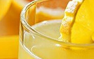 长期喝柠檬汁的功效 长期喝柠檬汁的功效和作用