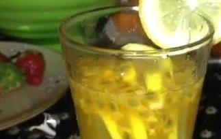 百香果柠檬水的功效和好处 百香果柠檬水的功效和好处禁忌