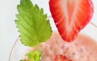 草莓酸奶怎么做（草莓酸奶怎么做冰淇淋）