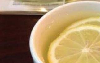 柠檬蜂蜜水如何做 柠檬蜂蜜水如何做的不苦