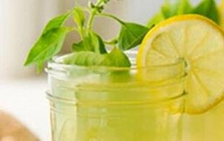 喝柠檬水的好处与功效作用 喝柠檬水有什么好处的功效与作用