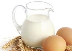 牛奶和鸡蛋能一起吃吗（牛奶和鸡蛋能一起吃吗 早餐）