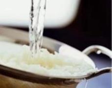 淘米水神奇的八大功效 淘米水有什么用处与功效