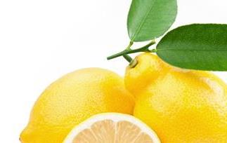柠檬片泡水的功效有哪些 柠檬片泡水的功效有哪些作用