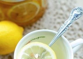 柠檬蜂蜜水的作用 柠檬蜂蜜水的作用与功效与禁忌