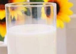 脱脂牛奶的功效与作用（脱脂牛奶的功效与作用可不可减肥）