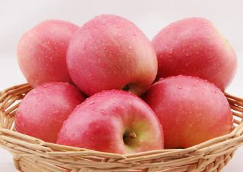 红富士苹果什么时候脱袋好，苹果脱袋影响苹果上色吗