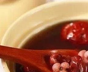 红豆汤的功效与作用 红豆汤的功效与作用及禁忌