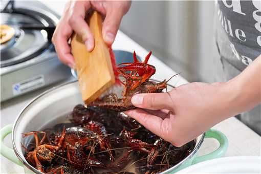 小龙虾怎么清洗和处理