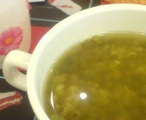 蜂蜜绿豆汤的功效与作用（绿豆汤和蜂蜜能一起喝吗有什么功效）
