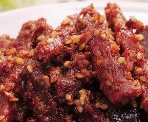 牛肉干不能和什么一起吃（牛肉干不能和什么一起吃会中毒）