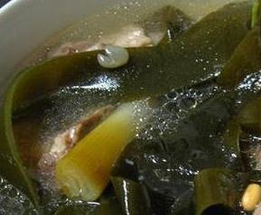 海带排骨汤的功效和作用（排骨海带汤的营养价值与功效）