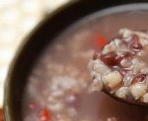 吃薏仁米红豆汤的功效和作用（吃薏仁米红豆汤的功效和作用禁忌）