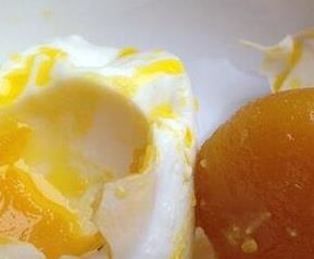 最快咸鸡蛋出油腌制方法 怎样腌咸鸡蛋好吃又出油窍门