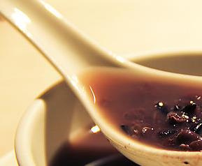 黑豆紫米汤如何做 紫米黑豆粥的做法