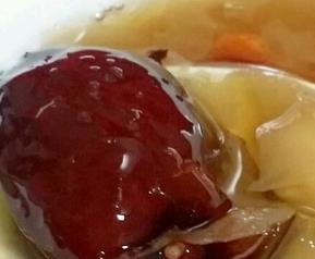 红枣银耳汤的功效与作用 雪梨红枣银耳汤的功效与作用