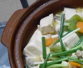 海蛎子炖豆腐的材料和做法步骤教程 海蛎子炖豆腐家常做法窍门