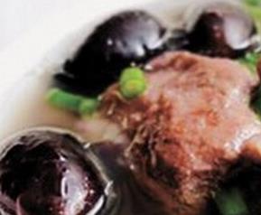 黑豆排骨汤的功效 墨鱼黑豆排骨汤的功效