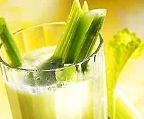 芹菜汁的功效与作用 芹菜汁的功效与作用禁忌