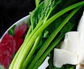 吃菠菜豆腐的营养价值和好处（吃菠菜豆腐的营养价值和好处有哪些）