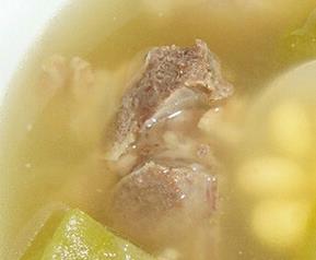 冬瓜黄豆排骨汤的功效和作用（冬瓜黄豆排骨汤的功效和作用禁忌）