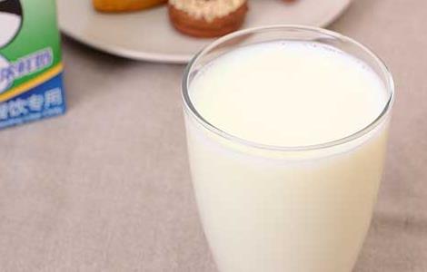 全脂牛奶和脱脂牛奶的区别（全脂牛奶和脱脂牛奶的区别图片）